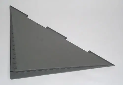 Graue Abdeckung für Bedieneinheit, gefertigt aus Kunststoff, mit einer geformten Kante und Rippenstruktur, geeignet für Geräte der Marke Daikin.